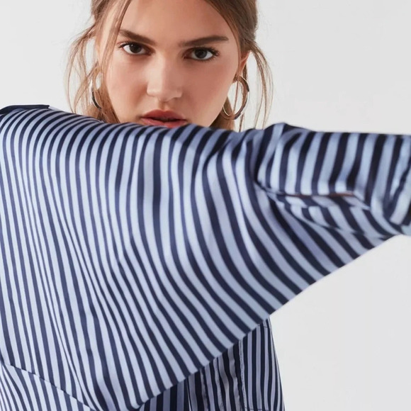 urban outfitters Sunny Day women’s white striped long sleeve shirt Blouse Size M - Picture 2 of 10
